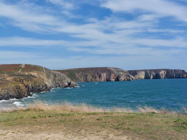 notre maison est située dans un environnement très calme, jardin et extérieur exposé sud ouest où il fait bon vivre.