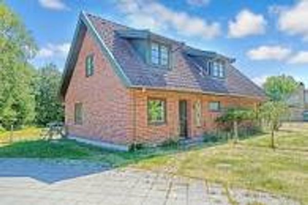 Book single or all rooms in cozy and quiet small town house close to sea, forrest and ferry