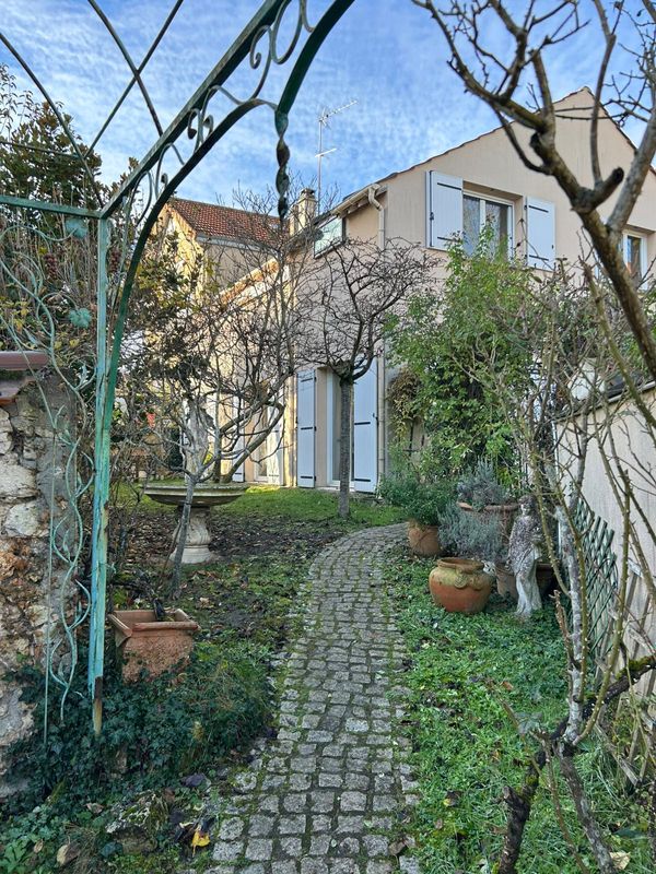 Maison de charme familiale au cœur de Viroflay, 4km du château de Versailles, 11km de la Tour Eiffel