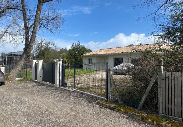 Home in Saint-Denis-De-Pile