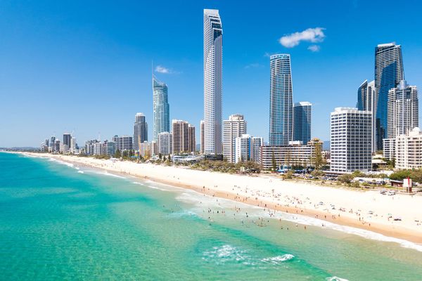 Spacious Family Oasis: 3-Bedroom Haven with Stunning Lake Views - Gold Coast, Australia