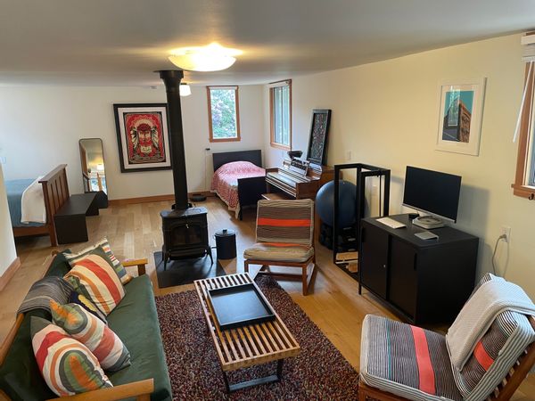 Sweet studio cottage in Hood River!