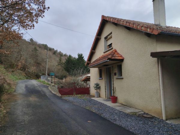 Petit studio au pays des Volcans, à l'étage de ma maison.