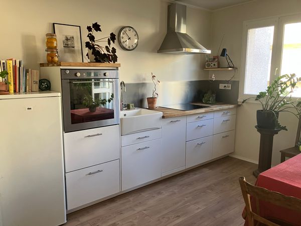 Un appartement rafraîchi récemment, baigné de lumière. Bien agencé, il est chaleureux et très agréable à vivre avec son salon, salle à manger cuisine, et 2 chambres , 1 jolie salle de bain et 1 toilette séparé.