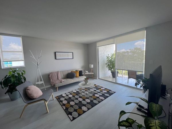 Sunny Miami Bay Apartment with Infinity Pool and Gym!