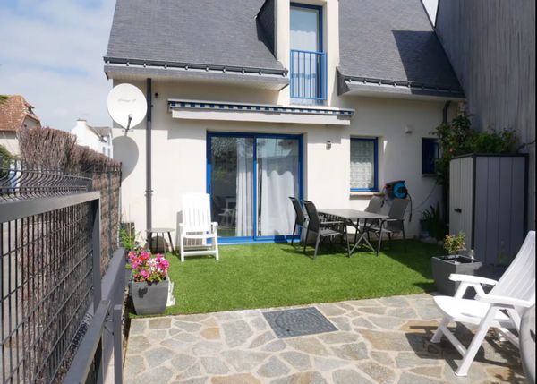 La maison de Willy et Débo, plages, commerces et bars/restaurants à pied. dispo vacances zone B ;)