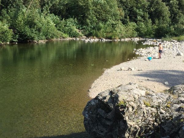 Ardèche du sud Maison pour 10 personnes à 50 m de la rivière La Beaume. Grotte Chauvet à 25km