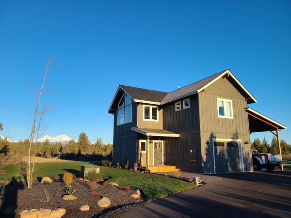 High Desert Bunkhouse with BIG mountain views in Bend/Sisters, Oregon area