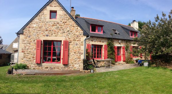 Maison bretonne sur l'île de Bréhat, près du port