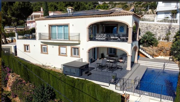 Modern villa with pool and stunning views in Jávea!