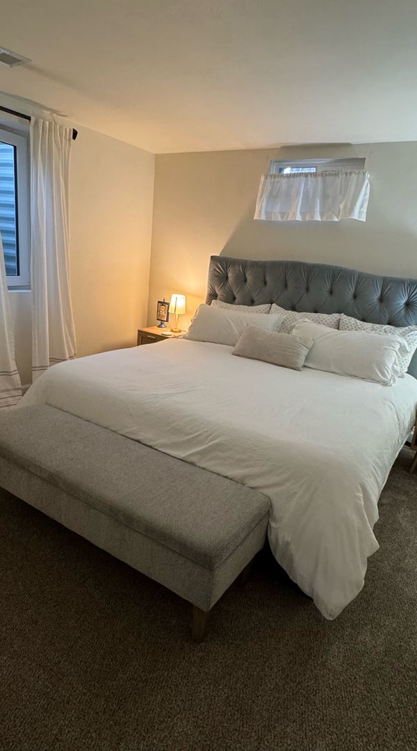 Two bedrooms with private bathroom in walking distance of Main Street, parks, coffee, shops