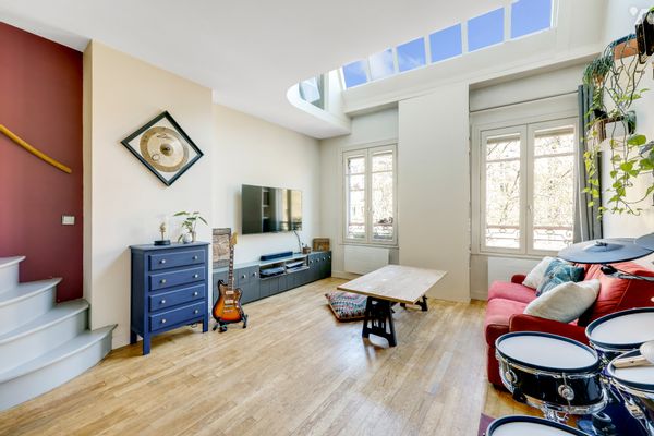 Duplex d'exception avec verrière au coeur de Paris