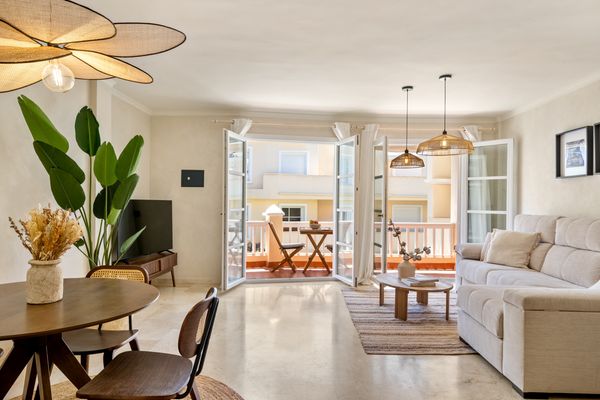 La maison d’Angélique & Dwight AVAILABLE ALL DECEMBER