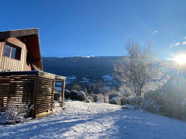 Maison calme, au pied de la montagne et proche de la rivière, à 15 km d'Annecy et d'Aix-les-Bains!