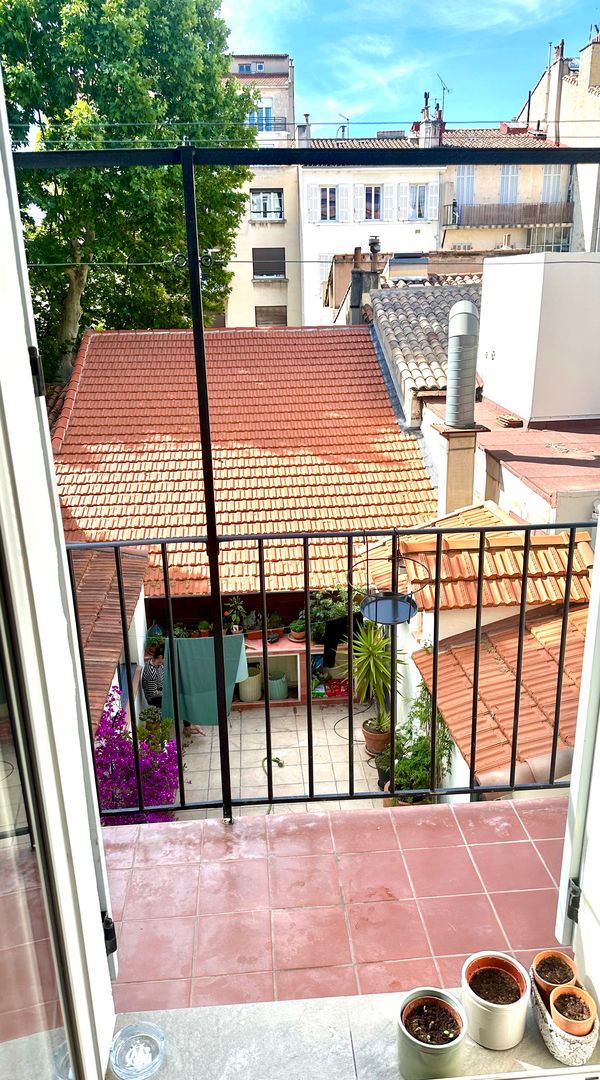 3 Fenêtres Marseillais de Jean & Margot – Charme traditionnel, balcon et emplacement idéal