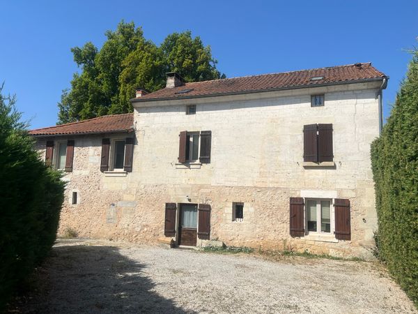 Notre jolie maison en pierre !