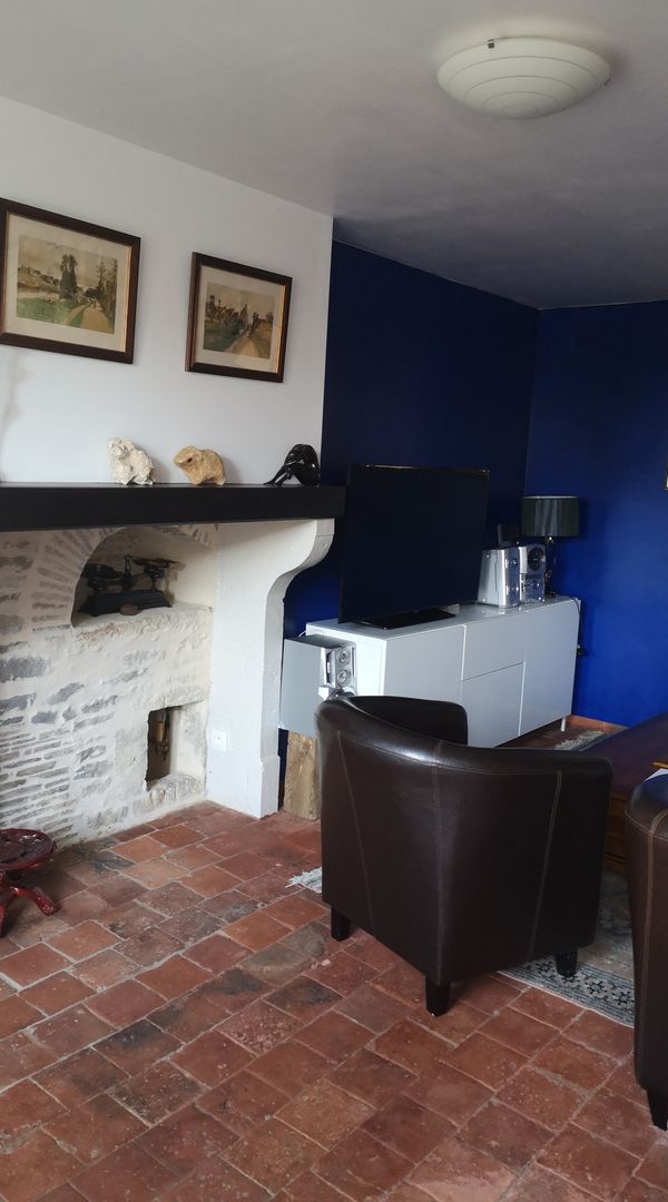 La maison avec l'arbre à pompon