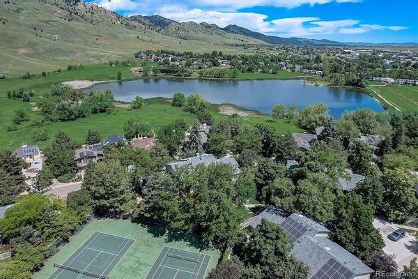 Townhome in the CO foothills, walkable to trails, restaurants and more