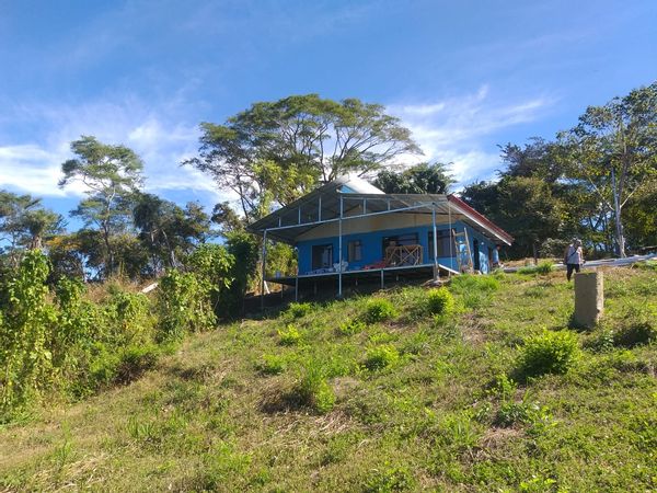 Casa de MINOR, rodeada de naturaleza con vistas al mar