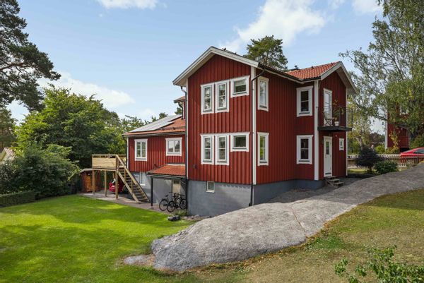 Rymligt och charmigt trähus i Vaxholm från 1958, i hjärtat av Stockholms världsberömda skärgård.