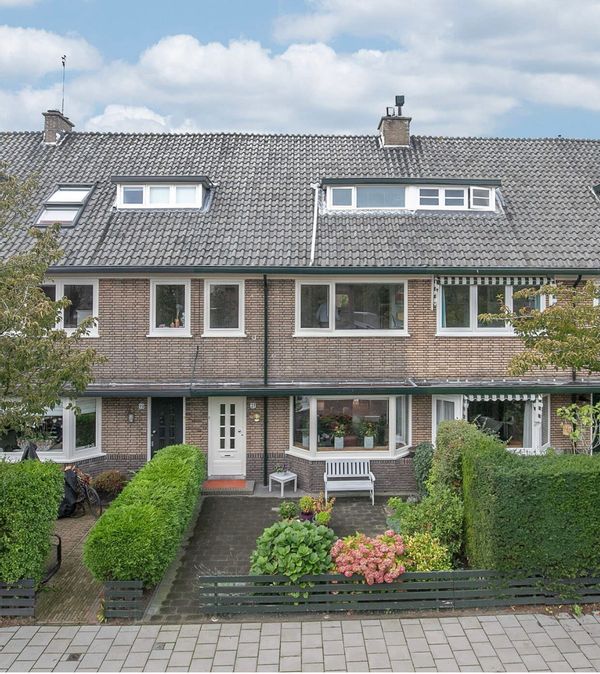 Beautiful house near the Beach and lively town