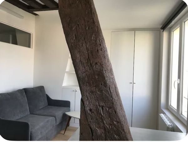 Cosy bright studio with a view in the center of Paris