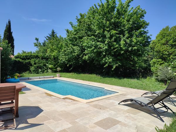 Villa au calme dans hameau provençal avec piscine