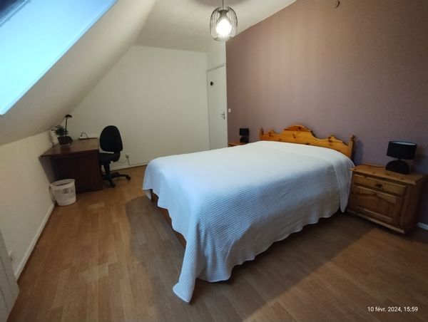 Chez Jeanne 2 Chambres avec 1 salle de bain privative dans maison avec jardin et parking, proche Paris.
