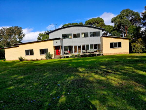 Charming mudbrick home in Marengo with Apolla Bay just down the road. Ground floor access.
