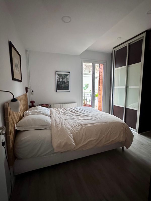 Charming top-floor 2b flat in the heart of Sarria – village vibe, steps from all sights of Barcelona