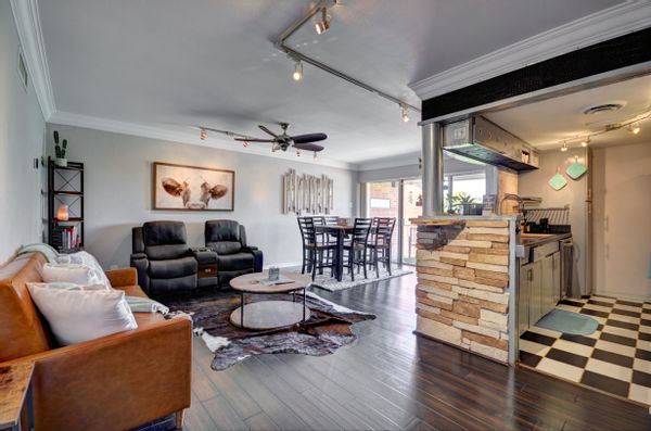 TX Two Step  This condo is in the middle of the DFW metroplex close to everything.