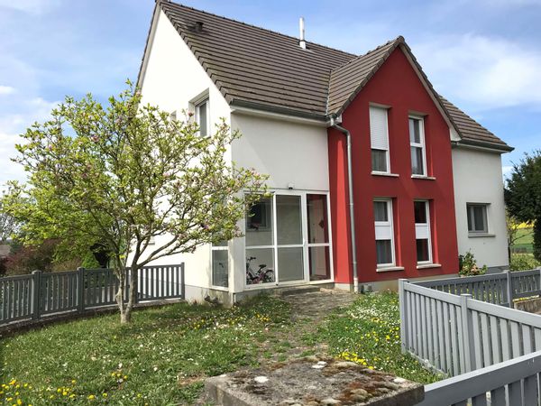 La maison familiale de Sophie, Mickaël, Ambre et Martin.