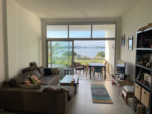 appartement F3 à Nouméa situé en rez-de-chaussée de jardin avec une grande terrasse