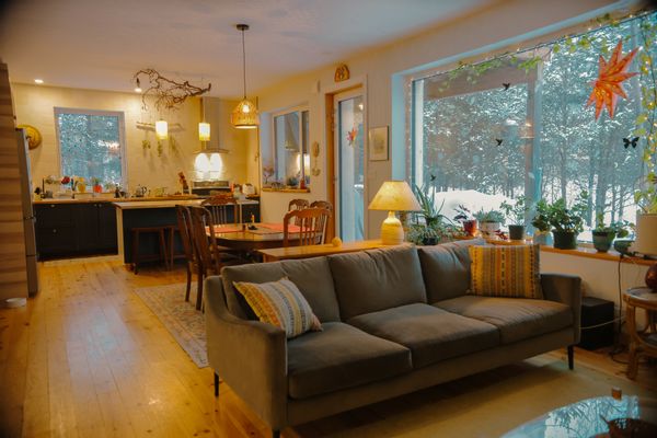 Beautiful apartment on Lake but in town.