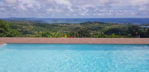 Maison de charme, avec piscine et très belle vue mer et campagne.