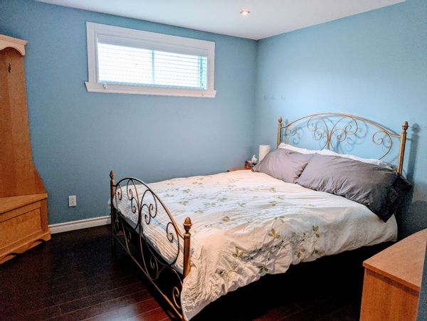 Chambre privée avec salon et salle de bain à Trois-Rivières