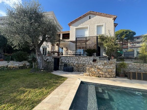 La Dolce Villa, 4 couchages, piscine et jardin à quelques pas du centre-ville