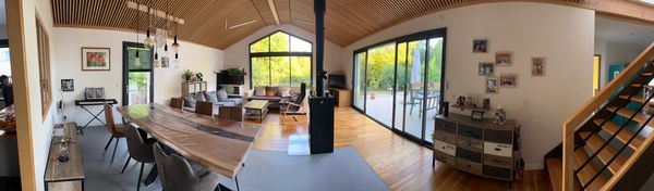 Étage privé avec 2 chambres et salle bains.