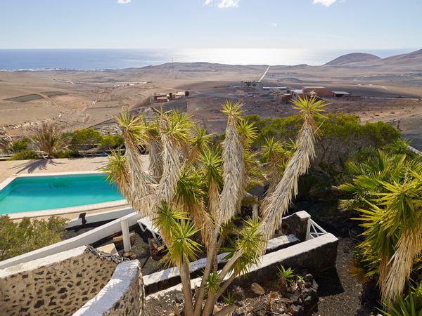 House B - Finca with ocean view located in nature