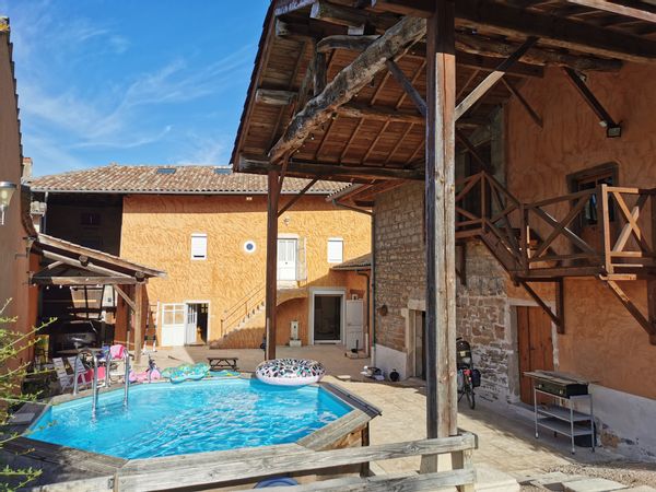 Maison ancienne av piscine à 100 m du Beaujolais/50 min de Lyon/20min de Macon (séjour mini 3 nuits)