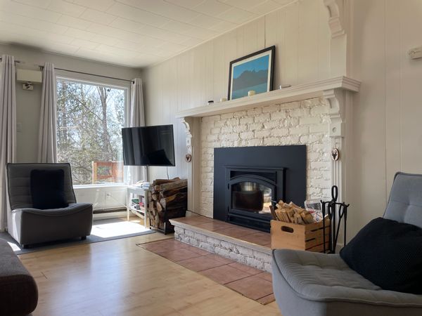 Charming chalet on Lake Ouimet in Mont-Tremblant