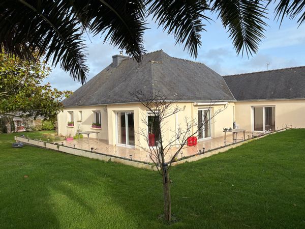 La maison d’Yvette A 400 mètres de la mer, la plage, d’un  port, restaurant, de nombreux commerces