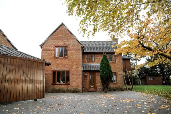 Nicki's house

4 bedroom detached family house on the edge of a village surrounded by countryside. The village of Deddington offers a selection of pubs, farm shop and convenience store. 

Deddington is just a 20 Minute drive to Blenheim Palace, Soho Farmhouse and many other Cotswold villages. 

It truly is a wonderful place to explore.