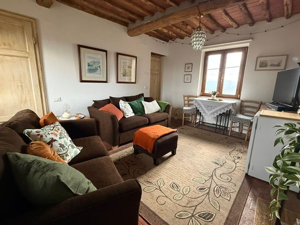 Dolce Vista – Peaceful Top-Floor Apartment with Stunning Terrace Views