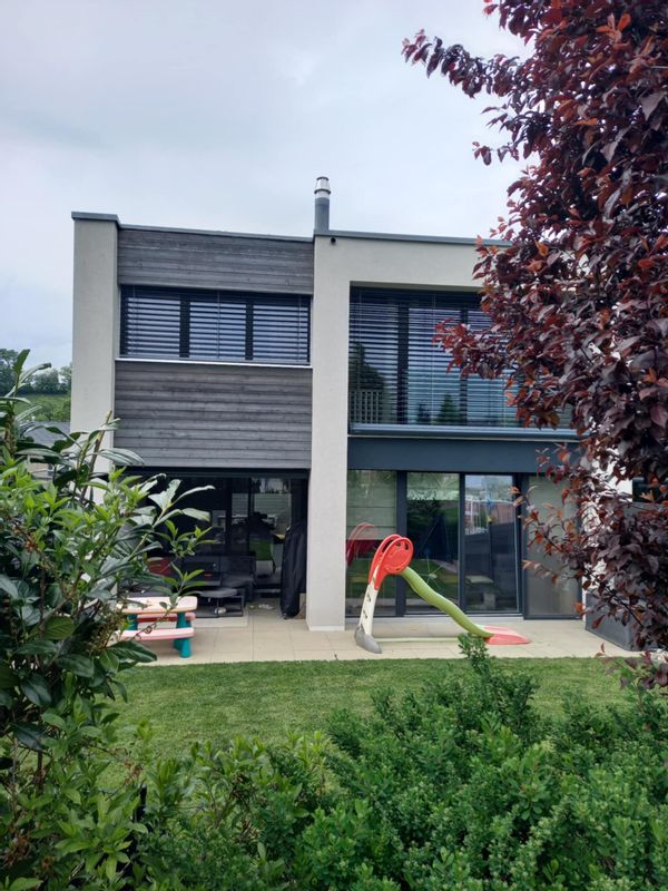 Maison familiale entre lacs et montagnes, entièrement équipée pour les enfants et bébés!