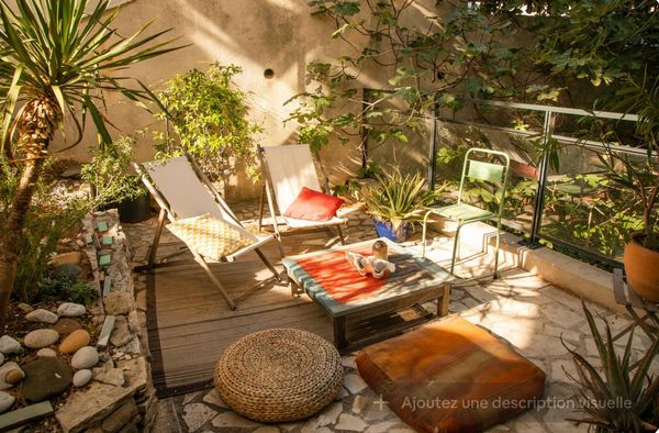 Le jardin suspendu sur les hauteurs de Marseille, avec vue mer, et la bonne mère en face.