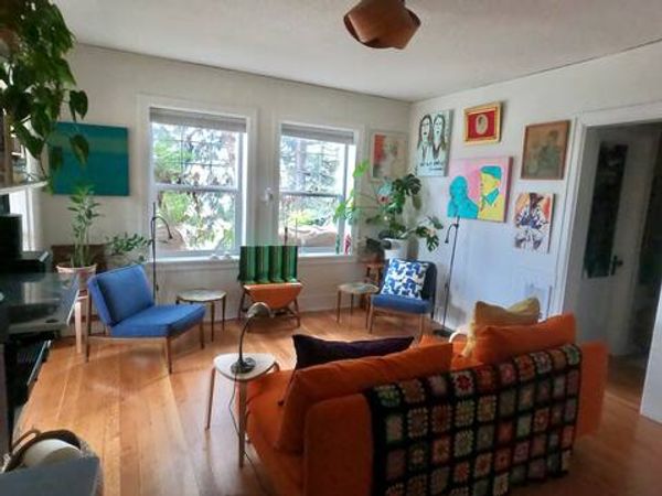 Lovely flat in the center of Portland!  Views from all windows on corner of 2nd story.