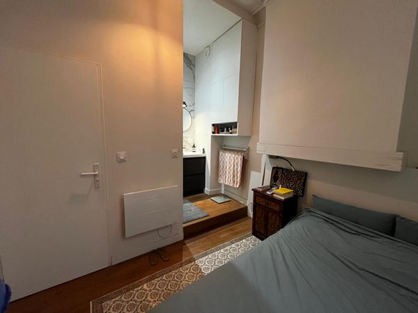 Chambre privée avec salle de bain en suite dans quartier historique de Bordeaux