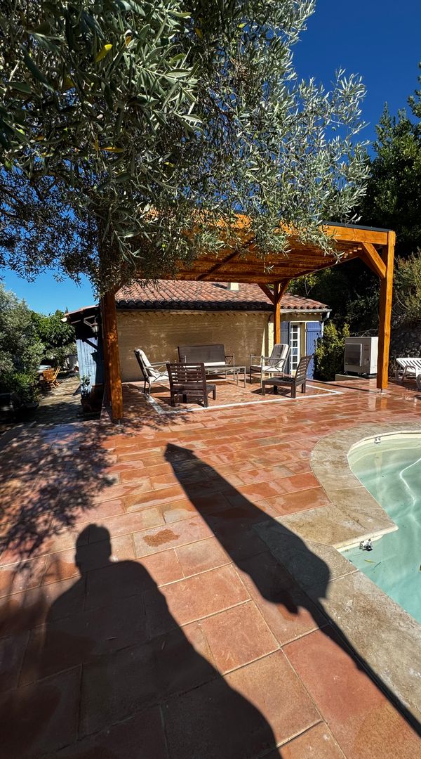 La maison provençale aux volets bleus