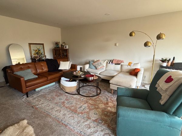 Spacious and Sunny Stay 30 mins Away from San Francisco